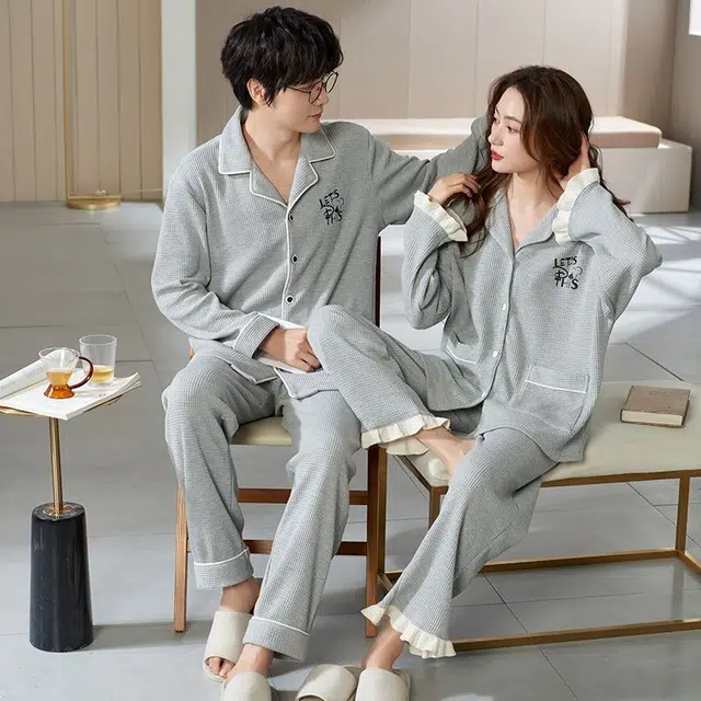 俏韵 翻领春秋季简约字母长袖长裤甜美舒适休闲高级家居服可外穿睡衣套装 男女同款