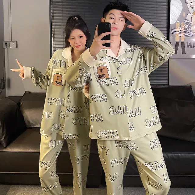 俏韵 翻领卡通秋冬季德绒保暖长袖长裤甜美印花可爱舒适家居服可外穿睡衣套装 男女同款