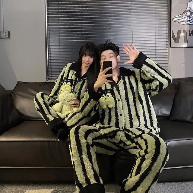 俏韵 翻领卡通冬季加绒保暖简约长袖长裤甜美可爱舒适家居服可外穿睡衣套装 男女同款