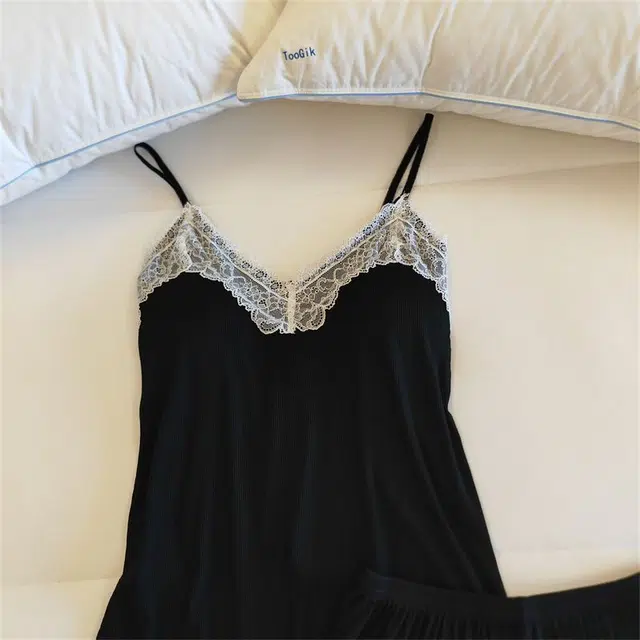 俏韵 带胸垫舒适吊带无袖上衣家居服外穿三分裤睡衣套装 女款 黑色