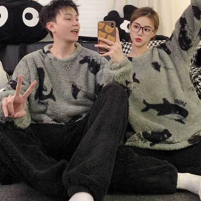 俏韵 圆领卡通鲨鱼冬季加绒保暖简约长袖长裤甜美可爱舒适家居服可外穿睡衣套装 男女同款