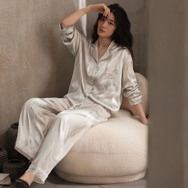 俏韵 翻领春秋季冰雪丝时尚简约长袖长裤甜美休闲薄款家居服可外穿睡衣套装 女款