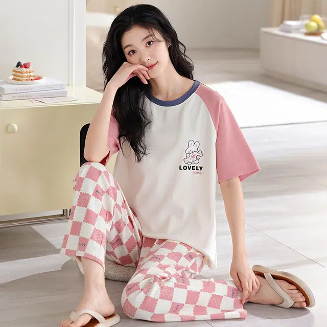 俏韵 圆领卡通夏季舒适纯棉短袖长裤带胸垫甜美薄款凉感家居服可外穿睡衣套装 女款