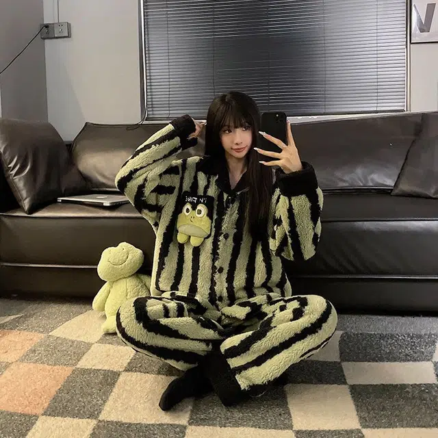 俏韵 翻领卡通冬季加绒保暖简约长袖长裤甜美可爱舒适家居服可外穿睡衣套装 男女同款