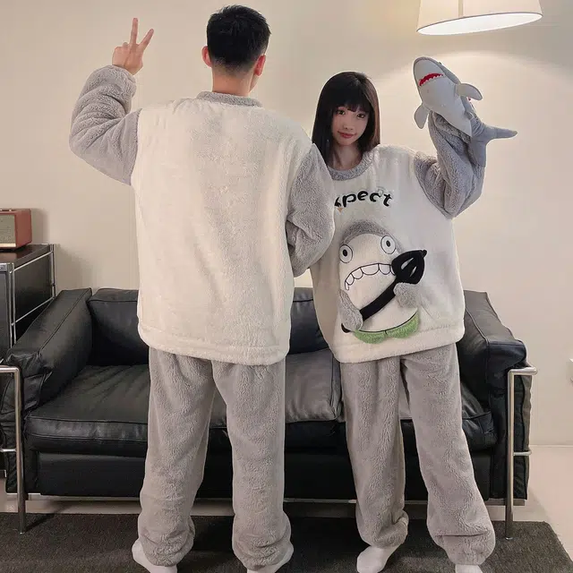 俏韵 圆领卡通冬季加绒保暖简约长袖长裤甜美可爱舒适家居服可外穿睡衣套装 男女同款