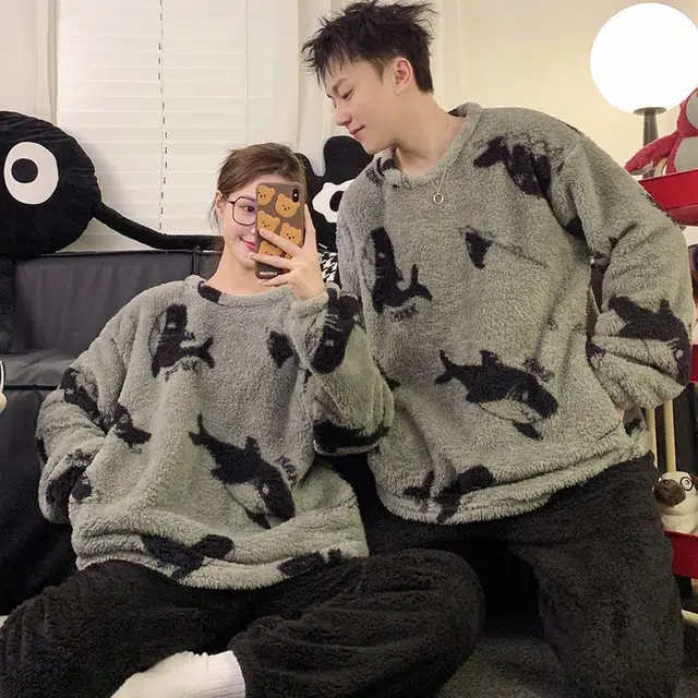 俏韵 圆领卡通鲨鱼冬季加绒保暖简约长袖长裤甜美可爱舒适家居服可外穿睡衣套装 男女同款