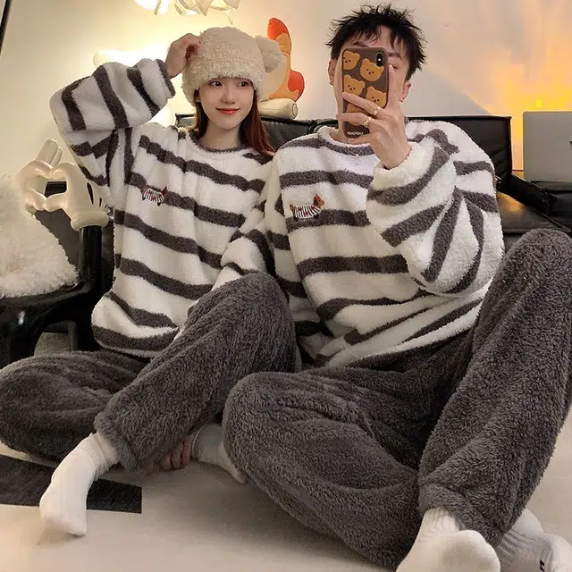 俏韵 圆领卡通条纹腊肠狗冬季加绒保暖简约长袖长裤甜美可爱舒适家居服可外穿睡衣套装 男女同款