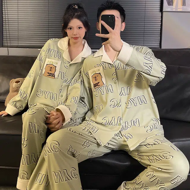 俏韵 翻领卡通秋冬季德绒保暖长袖长裤甜美印花可爱舒适家居服可外穿睡衣套装 男女同款