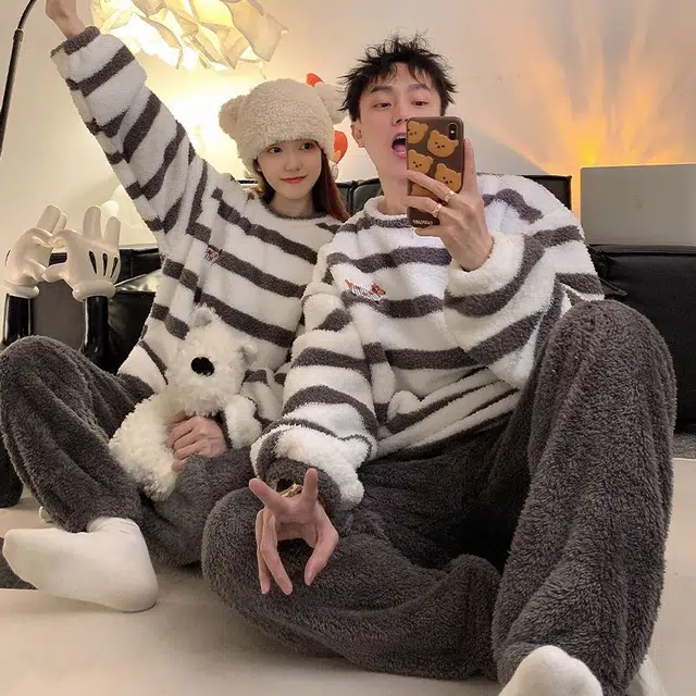 俏韵 圆领卡通条纹腊肠狗冬季加绒保暖简约长袖长裤甜美可爱舒适家居服可外穿睡衣套装 男女同款