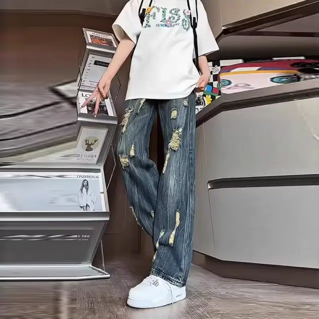 虫小绿 美式高街复古潮流宽松百搭破洞水洗休闲运动裤集多种设计元素于一身牛仔裤 男女同款