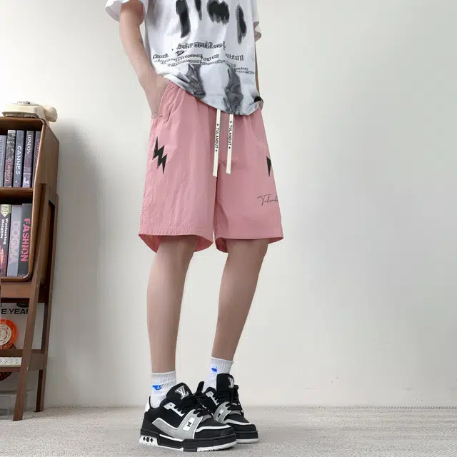 图兰朵 夏季冰丝凉感透气美式复古高街多巴胺色系星星字母高级感中腰垂感柔软不硬亲肤舒适日常通勤直筒运动休闲短裤 男女同款