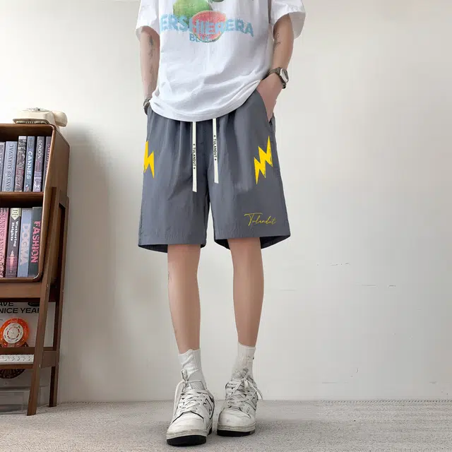 图兰朵 夏季冰丝凉感透气美式复古高街多巴胺色系星星字母高级感中腰垂感柔软不硬亲肤舒适日常通勤直筒运动休闲短裤 男女同款