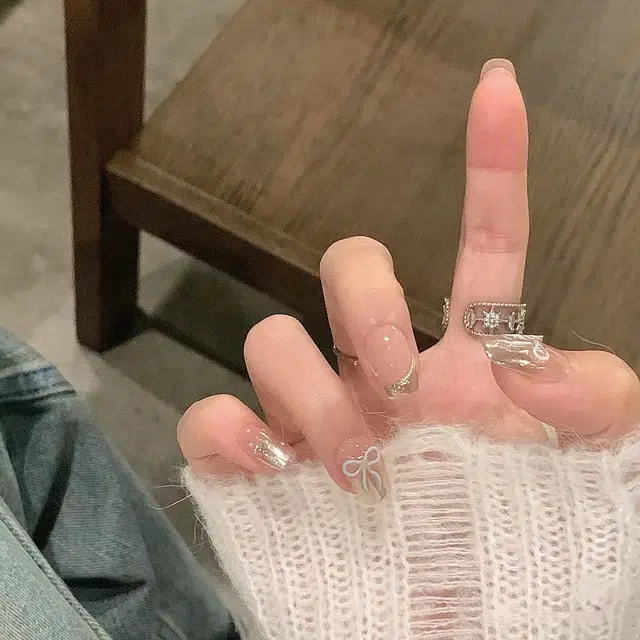 轻迎 奶呼呼爱心蝴蝶结魔镜猫眼  穿戴甲 短款裸色晕染