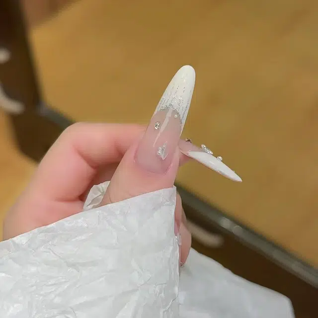 轻迎 水滴型墨尔本白月光碎钻蝴蝶结  穿戴甲 长款粉色晕染 法式