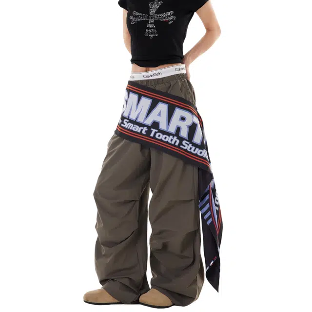 棉基因 潮流街舞嘻哈风个性字母屁帘一边可分开拼接设计褶皱拖地款伞兵裤男友风宽松直筒休闲裤 女款