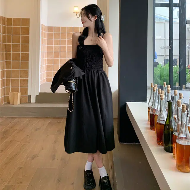 新世家族 复古纯色翻领单排扣短款夹克收腰褶皱吊带连衣裙裙装套装 女款