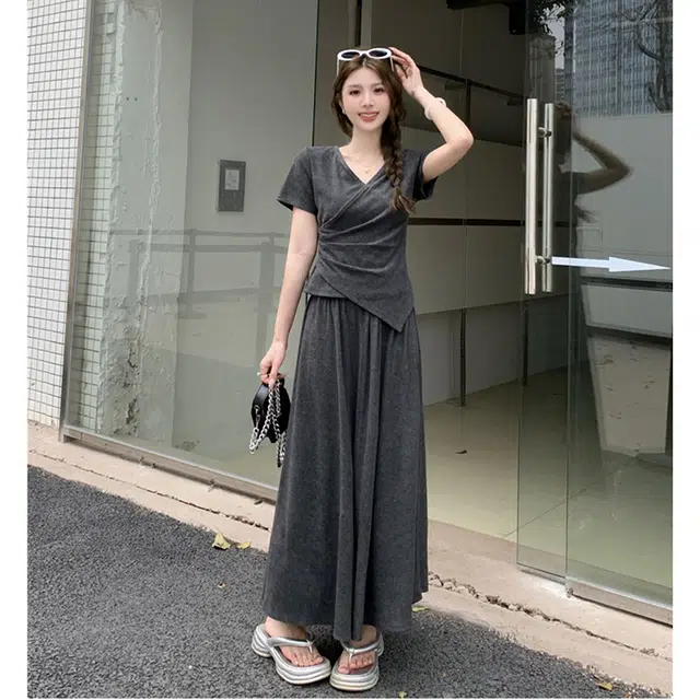 新世家族 纯色优雅时尚百搭舒适短袖上衣修身显瘦休闲气质半身裙裙装套装 女款