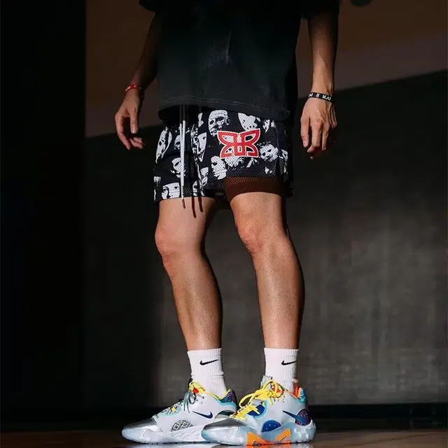 爱肯 美式潮牌破冰人像个性满印网眼凉感户外透气不过膝街头宽松舒适百搭简约基础款跑步运动速干学院风休闲短裤 男女同款