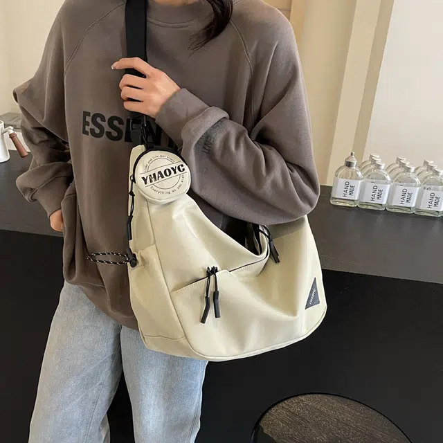 雅鹿 潮流日系休闲百搭运动 尼龙 单肩斜挎包 常规 男女同款情侣款 米白色/黑色/灰色/浅蓝色