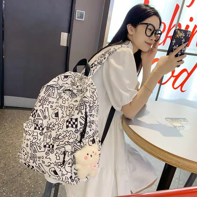 雅鹿 韩国涂鸦插画日系小众设计 尼龙 背包双肩包 男女同款情侣款 彩色/黑白色