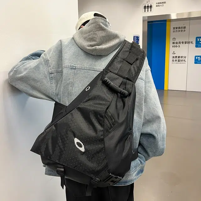 雅鹿 时尚简约潮流 尼龙 单肩斜挎胸包 常规 男女同款情侣款 红色/黄色/黑色