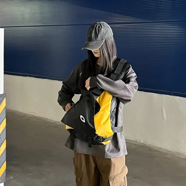 雅鹿 时尚简约潮流 尼龙 单肩斜挎胸包 常规 男女同款情侣款 红色/黄色/黑色
