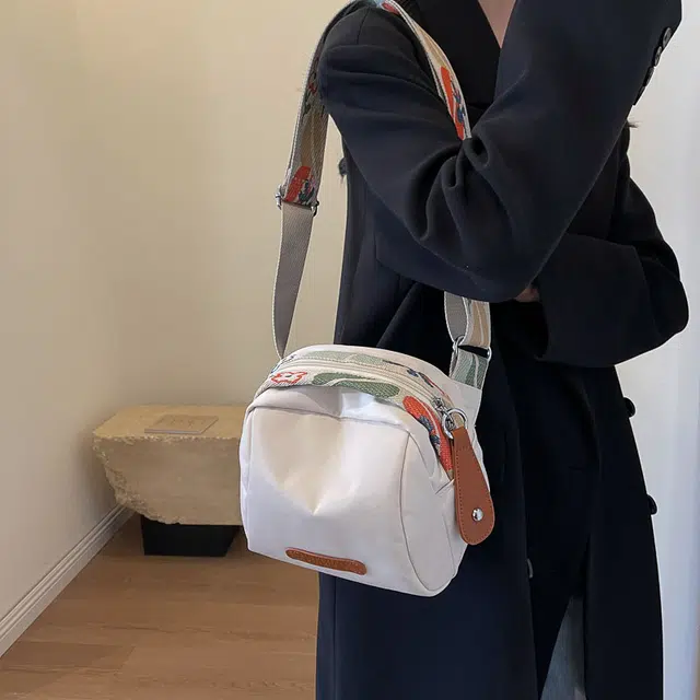 雅鹿 国风贝壳简约时尚百搭小众设计宽带通勤 尼龙 单肩斜挎包 男女同款情侣款 桔色/黑色/米白色