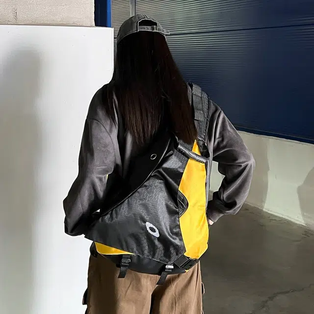 雅鹿 时尚简约潮流 尼龙 单肩斜挎胸包 常规 男女同款情侣款 红色/黄色/黑色