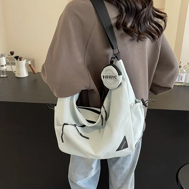 雅鹿 潮流日系休闲百搭运动 尼龙 单肩斜挎包 常规 男女同款情侣款 米白色/黑色/灰色/浅蓝色