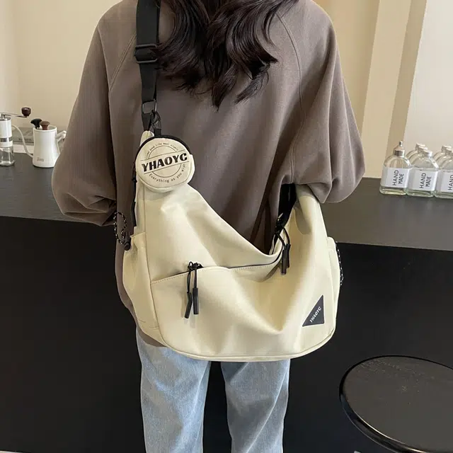 雅鹿 潮流日系休闲百搭运动 尼龙 单肩斜挎包 常规 男女同款情侣款 米白色/黑色/灰色/浅蓝色