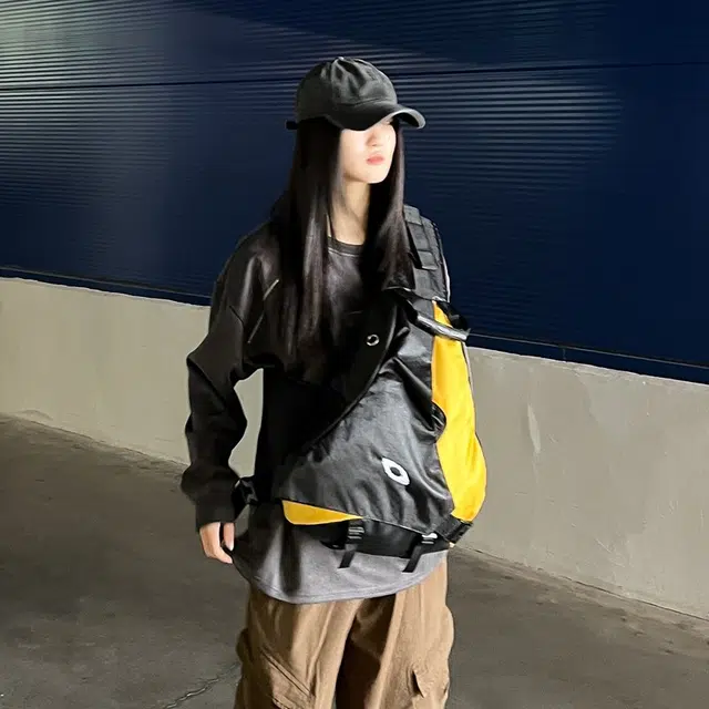 雅鹿 时尚简约潮流 尼龙 单肩斜挎胸包 常规 男女同款情侣款 红色/黄色/黑色