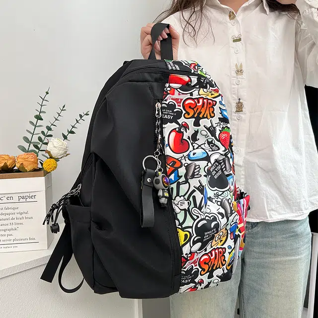 雅鹿 潮流涂鸦书包学生高颜值小众高中生甜酷 尼龙 双肩包背包 男女同款情侣款 白色/黑色/绿色