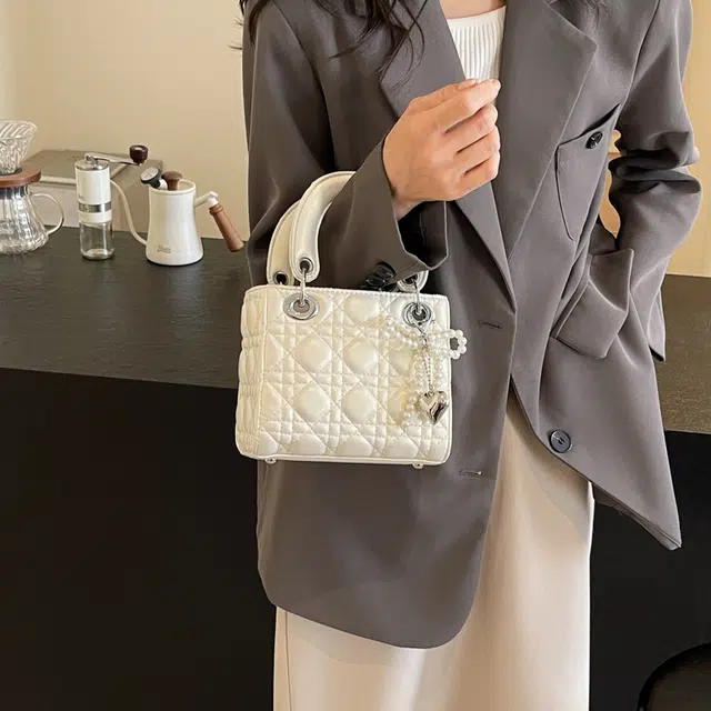 雅鹿 珍珠蝴蝶结奶高级感小众设计精致逛街 尼龙 单肩斜挎手提包 常规 女款 多色