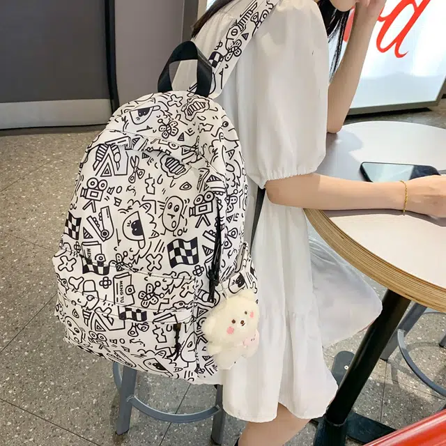 雅鹿 韩国涂鸦插画日系小众设计 尼龙 背包双肩包 男女同款情侣款 彩色/黑白色
