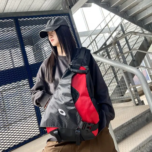 雅鹿 时尚简约潮流 尼龙 单肩斜挎胸包 常规 男女同款情侣款 红色/黄色/黑色