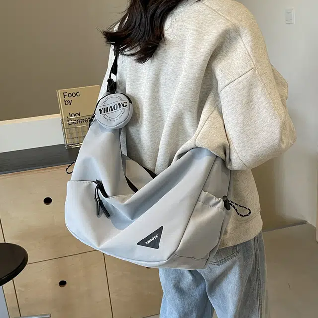雅鹿 潮流日系休闲百搭运动 尼龙 单肩斜挎包 常规 男女同款情侣款 米白色/黑色/灰色/浅蓝色