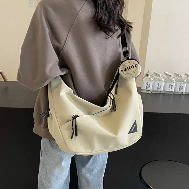 雅鹿 潮流日系休闲百搭运动 尼龙 单肩斜挎包 常规 男女同款情侣款 米白色/黑色/灰色/浅蓝色
