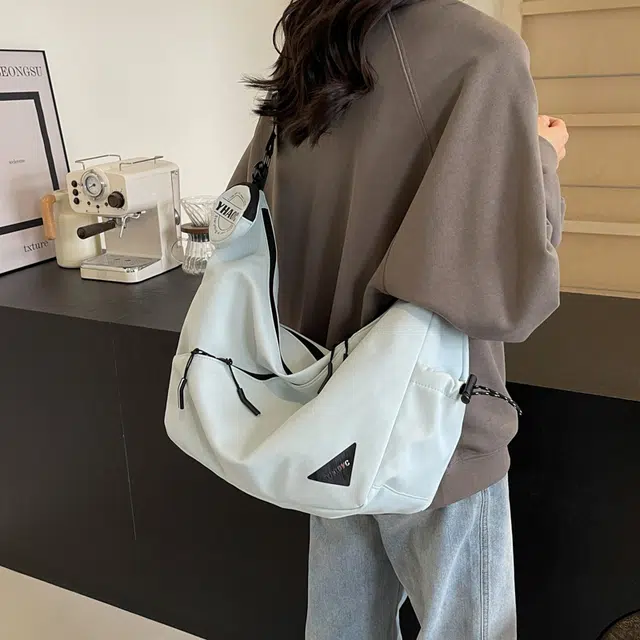 雅鹿 潮流日系休闲百搭运动 尼龙 单肩斜挎包 常规 男女同款情侣款 米白色/黑色/灰色/浅蓝色