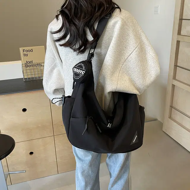 雅鹿 潮流日系休闲百搭运动 尼龙 单肩斜挎包 常规 男女同款情侣款 米白色/黑色/灰色/浅蓝色