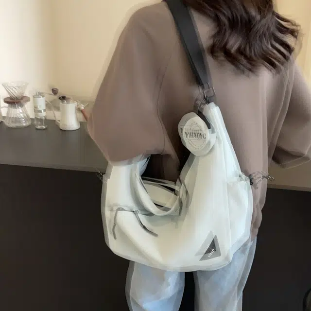 雅鹿 潮流日系休闲百搭运动 尼龙 单肩斜挎包 常规 男女同款情侣款 米白色/黑色/灰色/浅蓝色