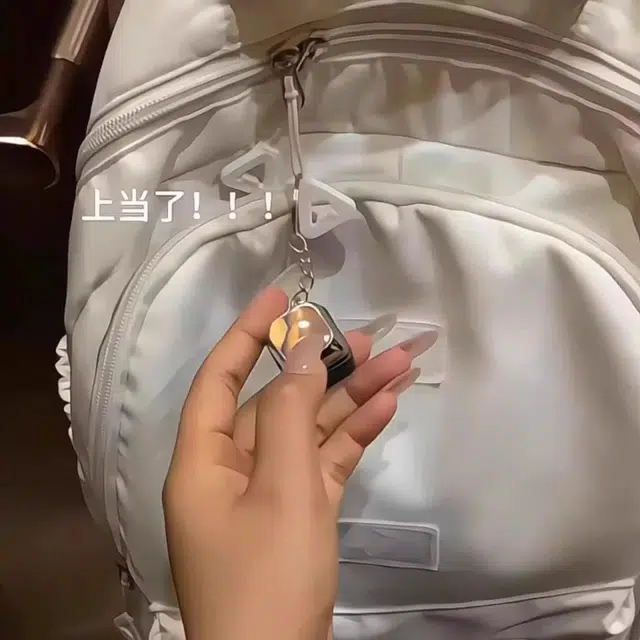 欧伊莲 触电键盘按键钥匙扣 发电按钮 创意整蛊玩具