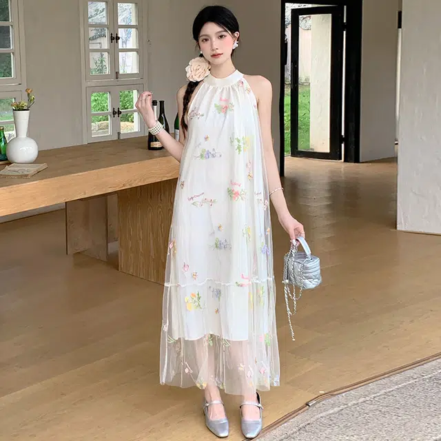 黛尔佳人 网纱刺绣碎花蝴蝶结挂脖夏季法式无袖连衣裙 女款