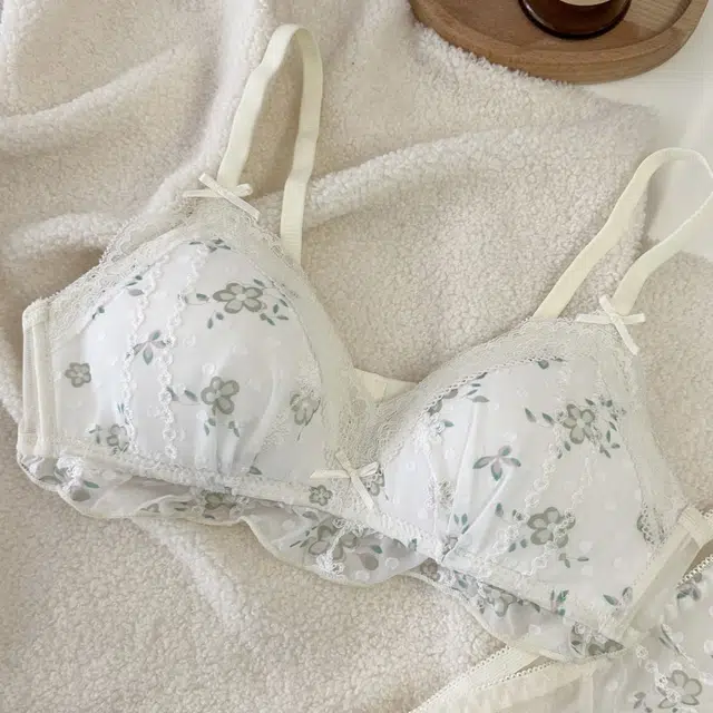 黛尔佳人 内衣女小胸聚拢无钢圈薄款夏季收副乳防下垂纯欲蕾丝胸罩文胸 女款