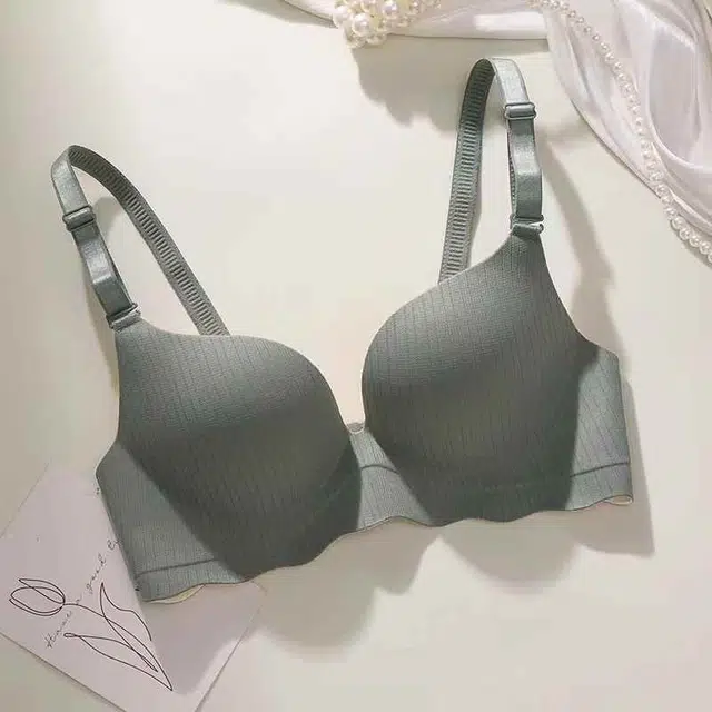 黛尔佳人 无痕小胸聚拢外扩型显大一片式防下垂上托无钢圈文胸 女款