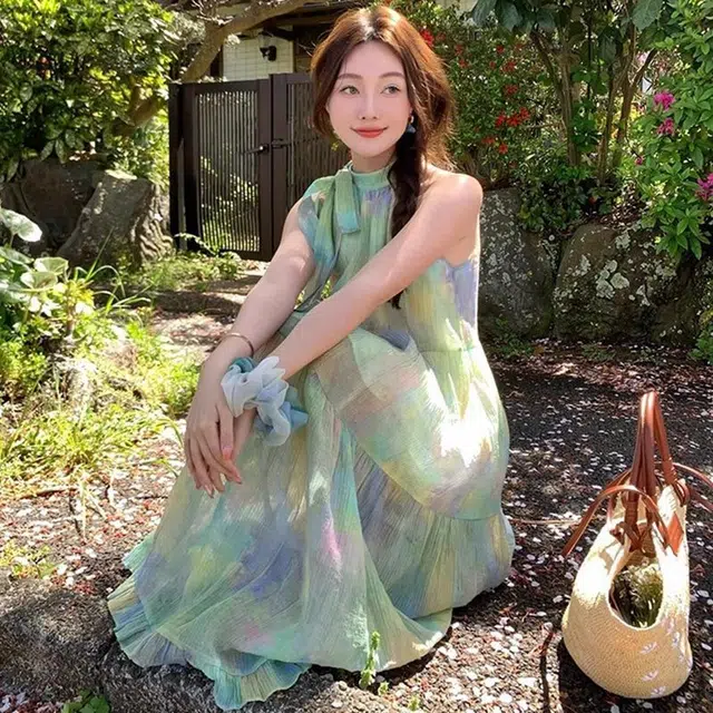 黛尔佳人 法式甜美设计感晕染挂脖仙女海边度假夏季吊带连衣裙 女款