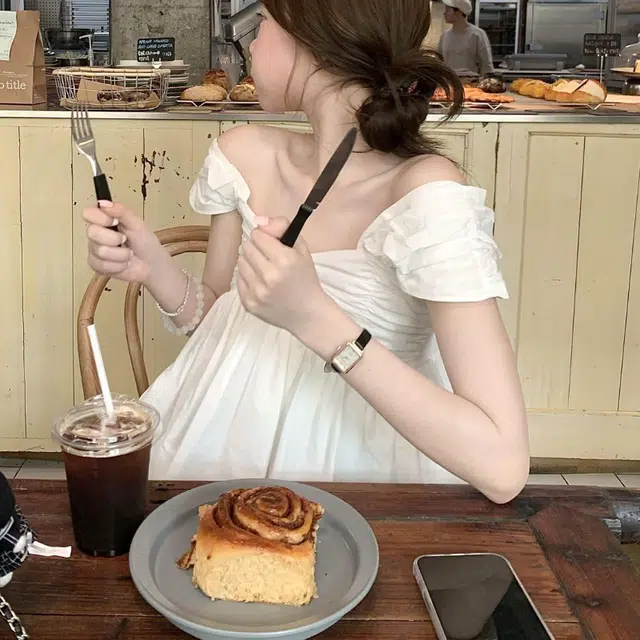 黛尔佳人 甜美清纯风蝴蝶结抹胸一字肩设计感褶皱背心 女款