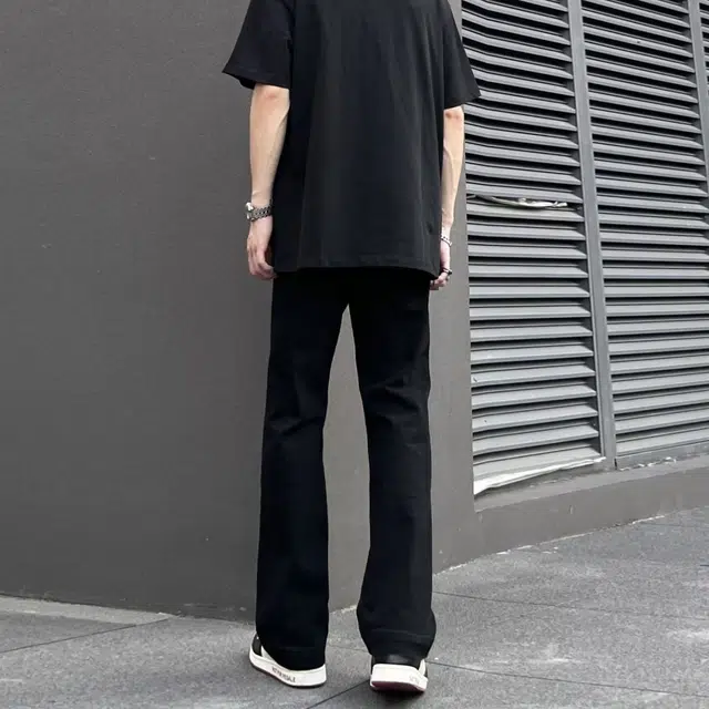 大白鲨 弯刀美式复古高街水洗做旧废土风高级感窄版设计中腰显高显瘦修身白色通勤垂感牛仔裤 男女同款