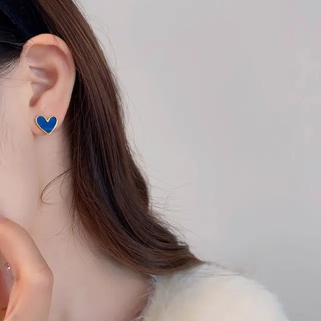 925