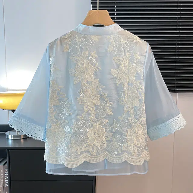 沐晓欣 新中式唐装古典立领盘扣缎面提花国风重工刺绣七分袖花边衬衫 女款