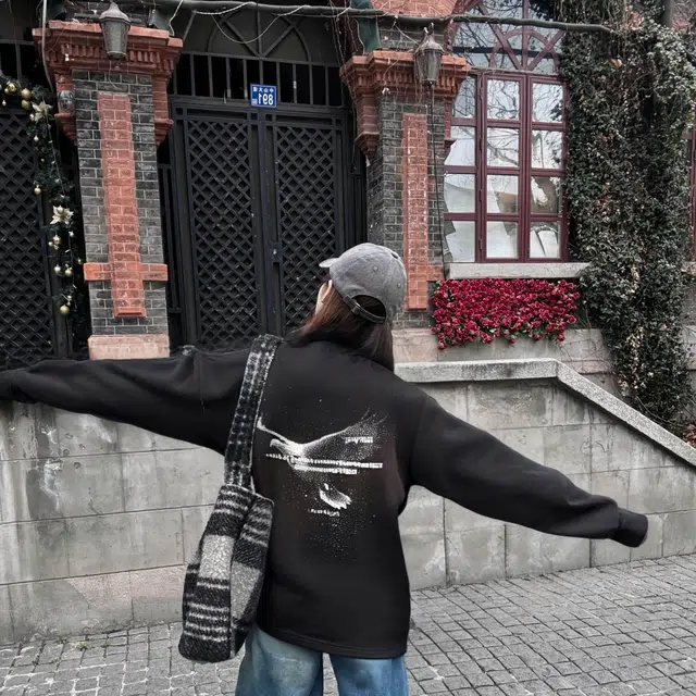 PAUL COSTELLOE logoT